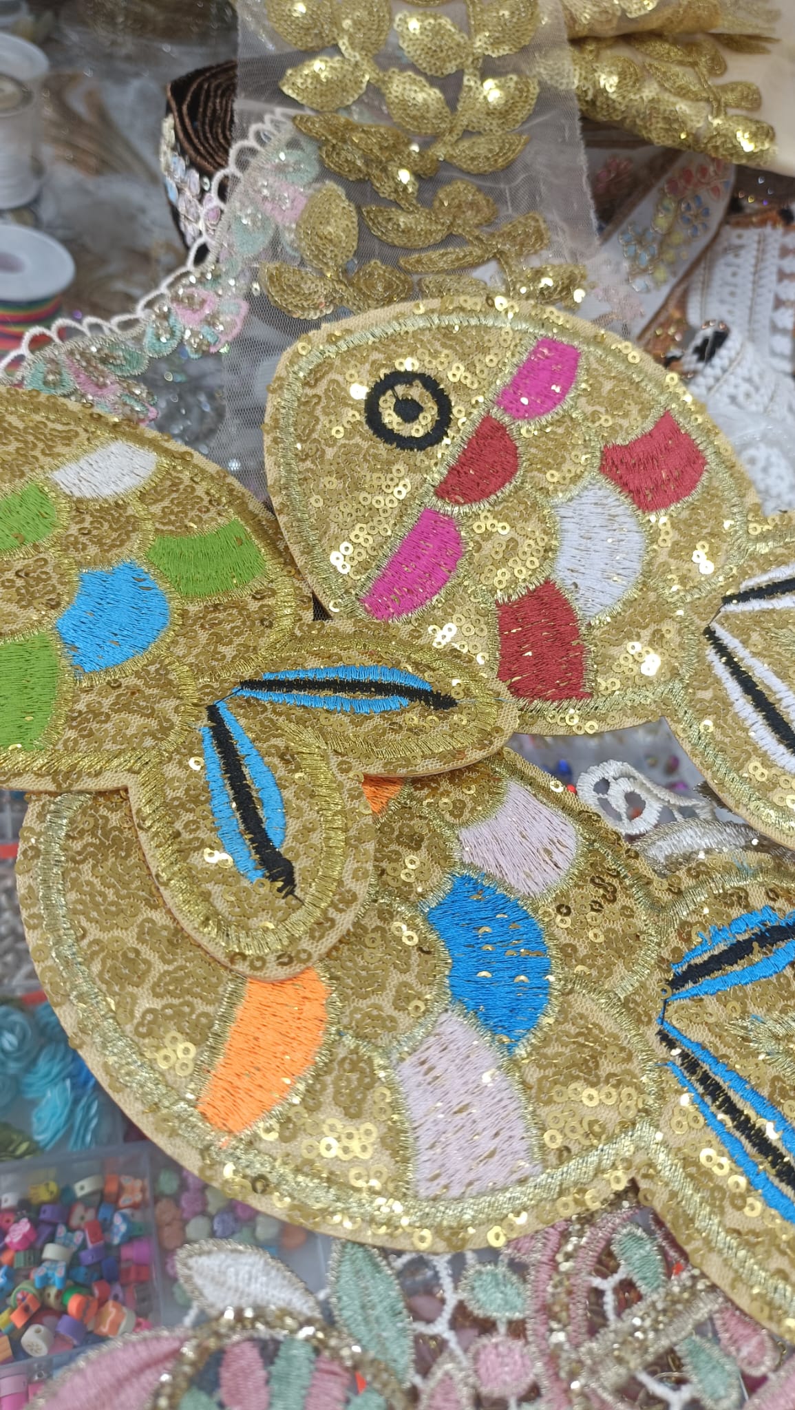 Poisson - Des créations brodées à la main par des jeunes femmes tunisiennes